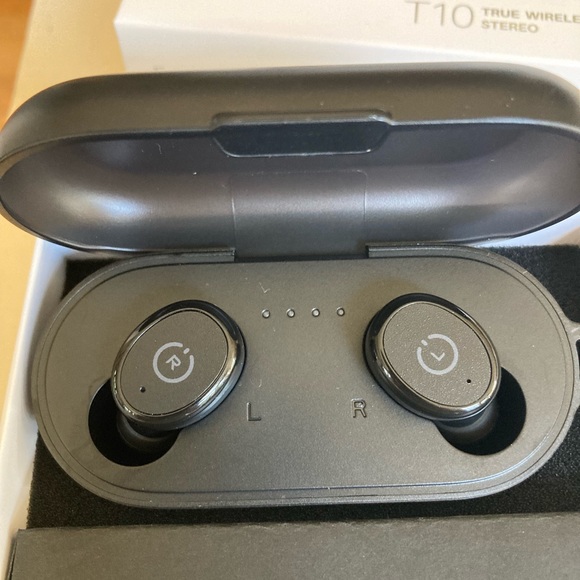Tozo T10 True Wireless Stereo Earbuds - Picture 2 of 6